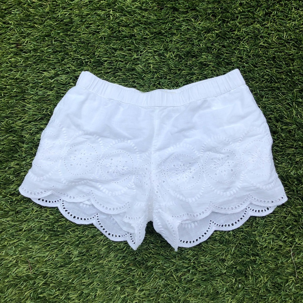 Vineyard Vines scalloped hem white eyelet shorts